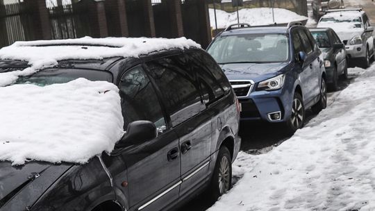 3 tysiące złotych mandatu za śnieg na samochodzie. Mandaty już się sypią