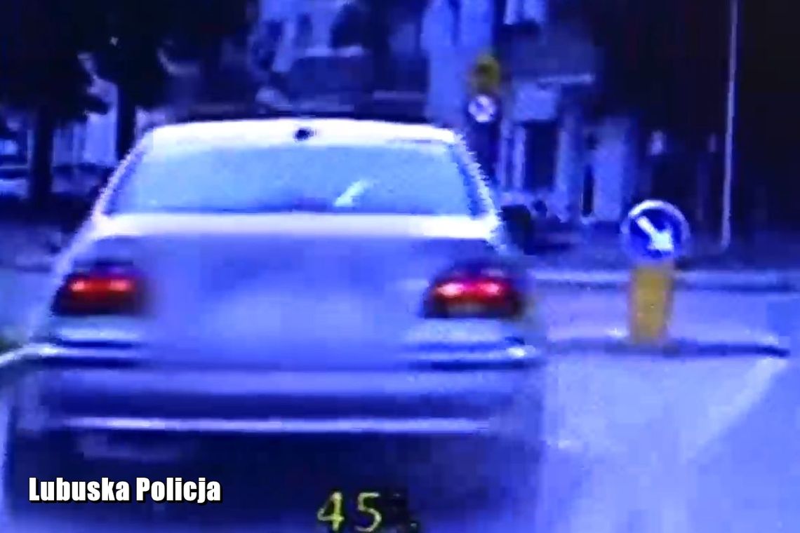 Niebezpieczna ucieczka. Młody kierowca popełnia 30 wykroczeń z niemowlakiem w samochodzie!
